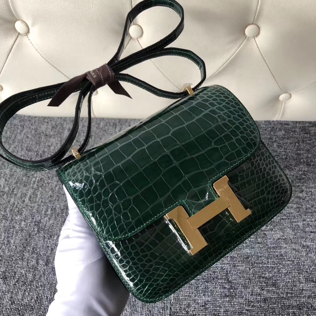 Stock Hermes Shiny Crocodile Leather Constance18CM Bag in CK67 Vert Fonce Gold Hardware