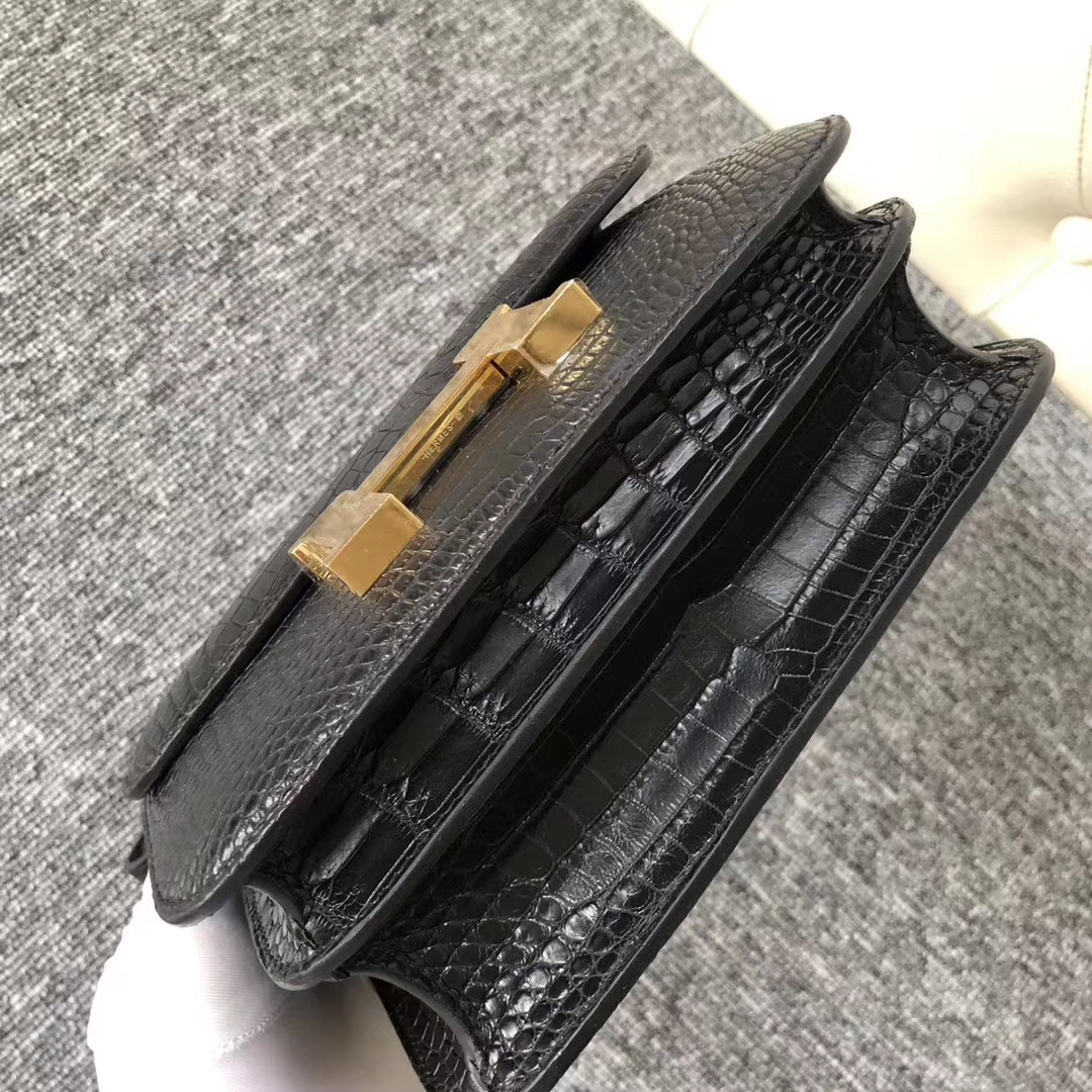 Sale Hermes CK89 Noir Alligator Matt Crocodile Constance Bag18CM Gold Hardware