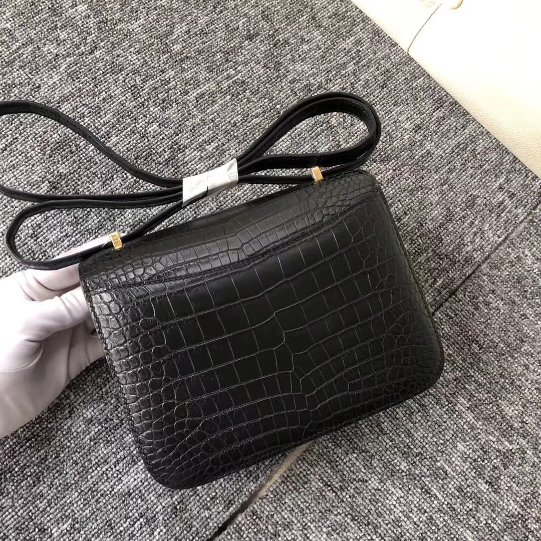 Sale Hermes CK89 Noir Alligator Matt Crocodile Constance Bag18CM Gold Hardware