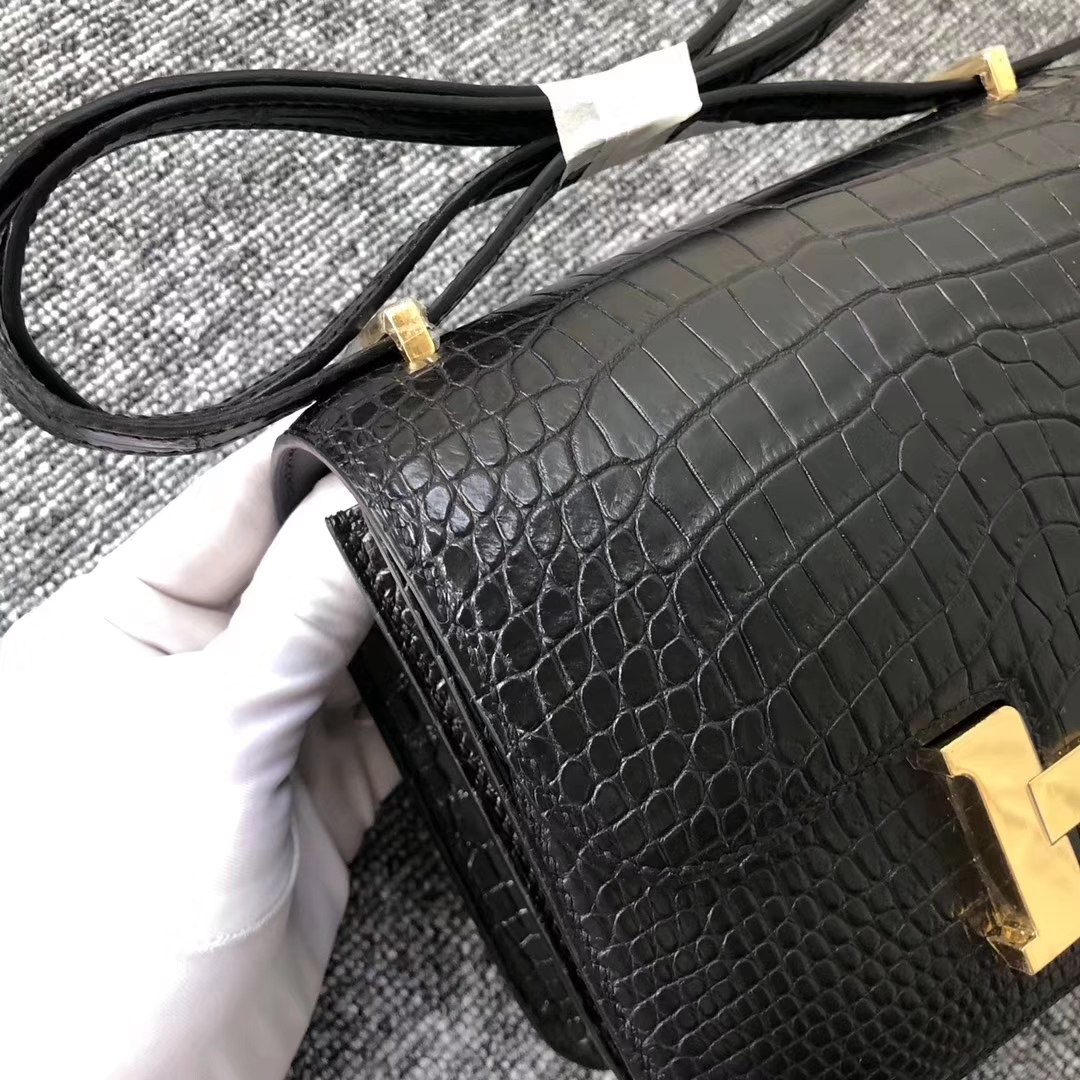 Sale Hermes CK89 Noir Alligator Matt Crocodile Constance Bag18CM Gold Hardware