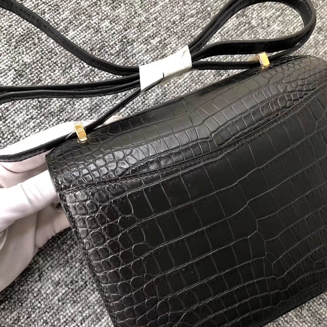 Sale Hermes CK89 Noir Alligator Matt Crocodile Constance Bag18CM Gold Hardware