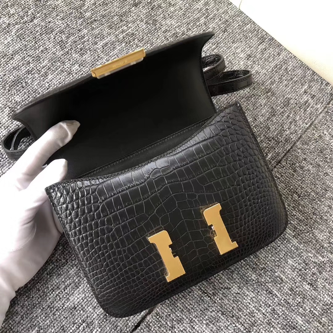 Sale Hermes CK89 Noir Alligator Matt Crocodile Constance Bag18CM Gold Hardware