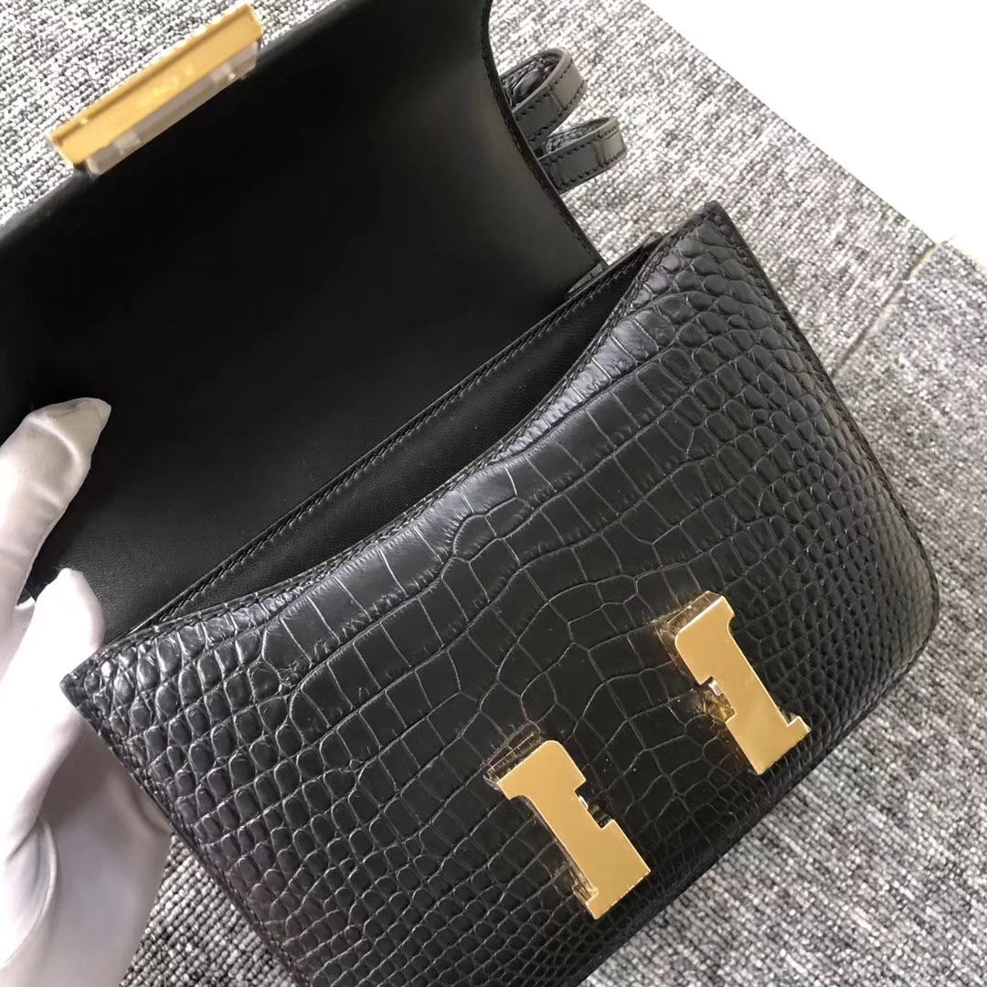 Sale Hermes CK89 Noir Alligator Matt Crocodile Constance Bag18CM Gold Hardware