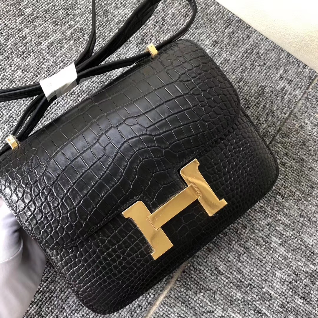 Sale Hermes CK89 Noir Alligator Matt Crocodile Constance Bag18CM Gold Hardware