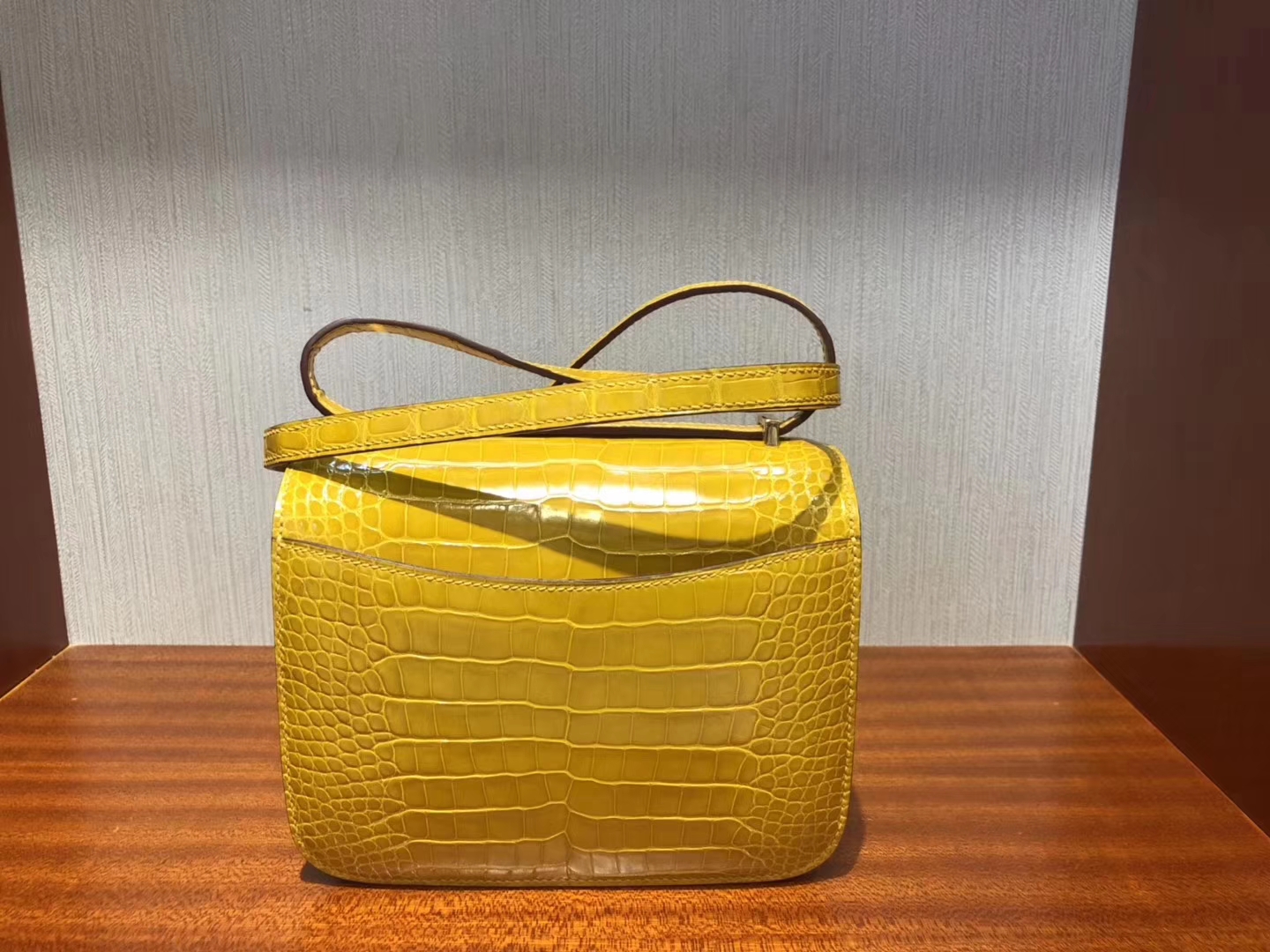 Luxury Hermes 9D Ambre Yellow Shiny Crocodile Constance18CM Bag Gold Hardware
