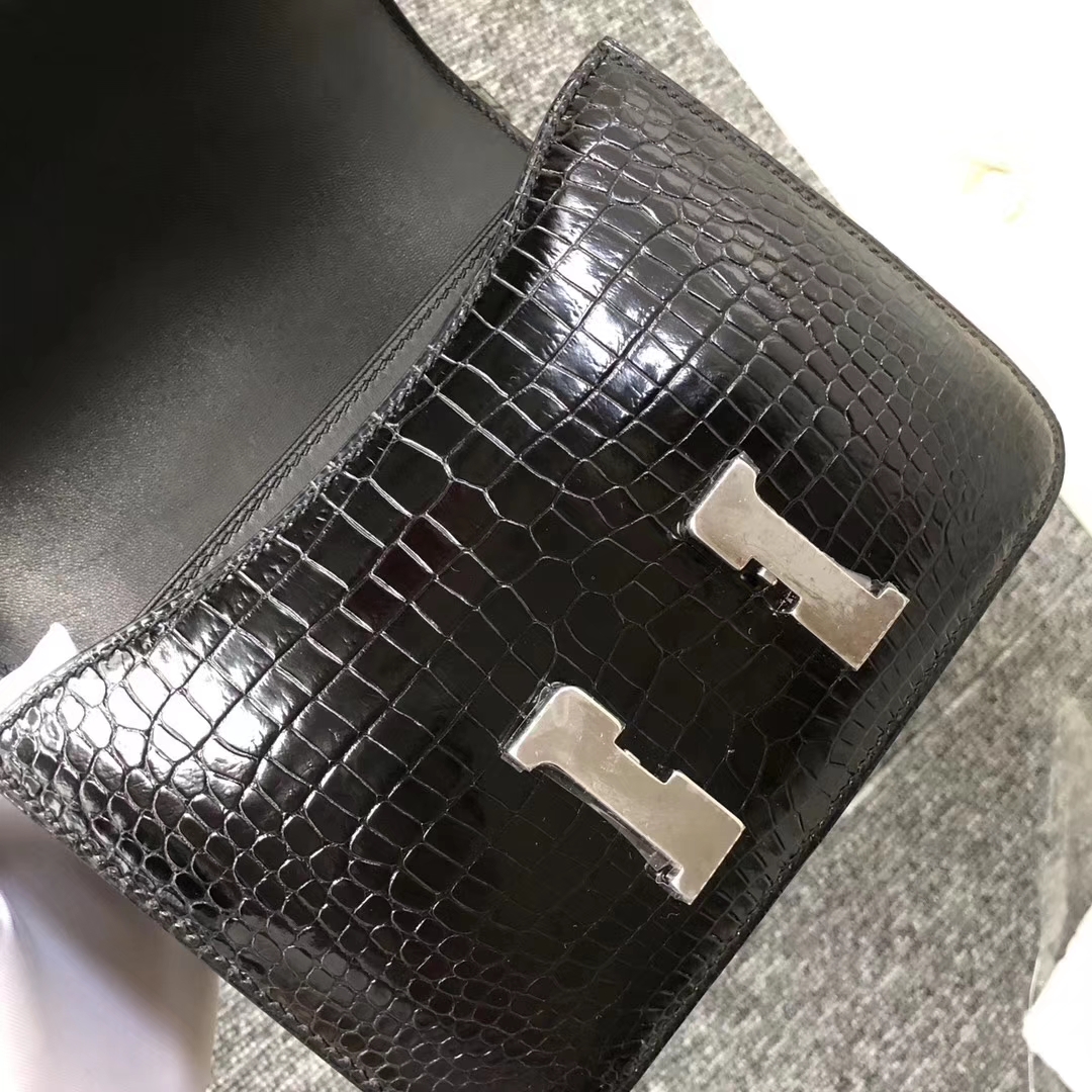Elegant Hermes Shiny Crocodile Constance18CM Shoulder Bag CK89 Noir Silver Hardware