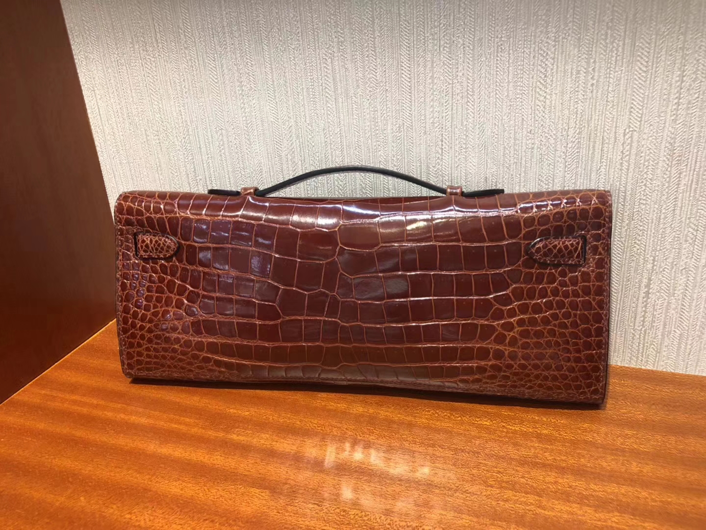 Discount Hermes Porosus Shiny Crocodile Kelly Cut Clutch in CK31 Miel Brown