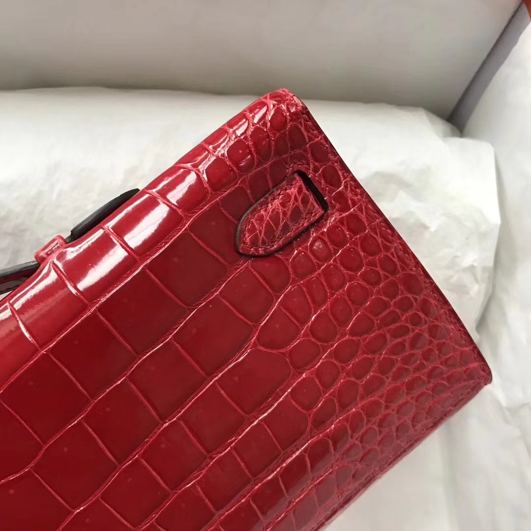 Elegant Hermes Shiny Crocodile Leather Kelly Cut Evening Bag in CK95 Braise Gold Hardware