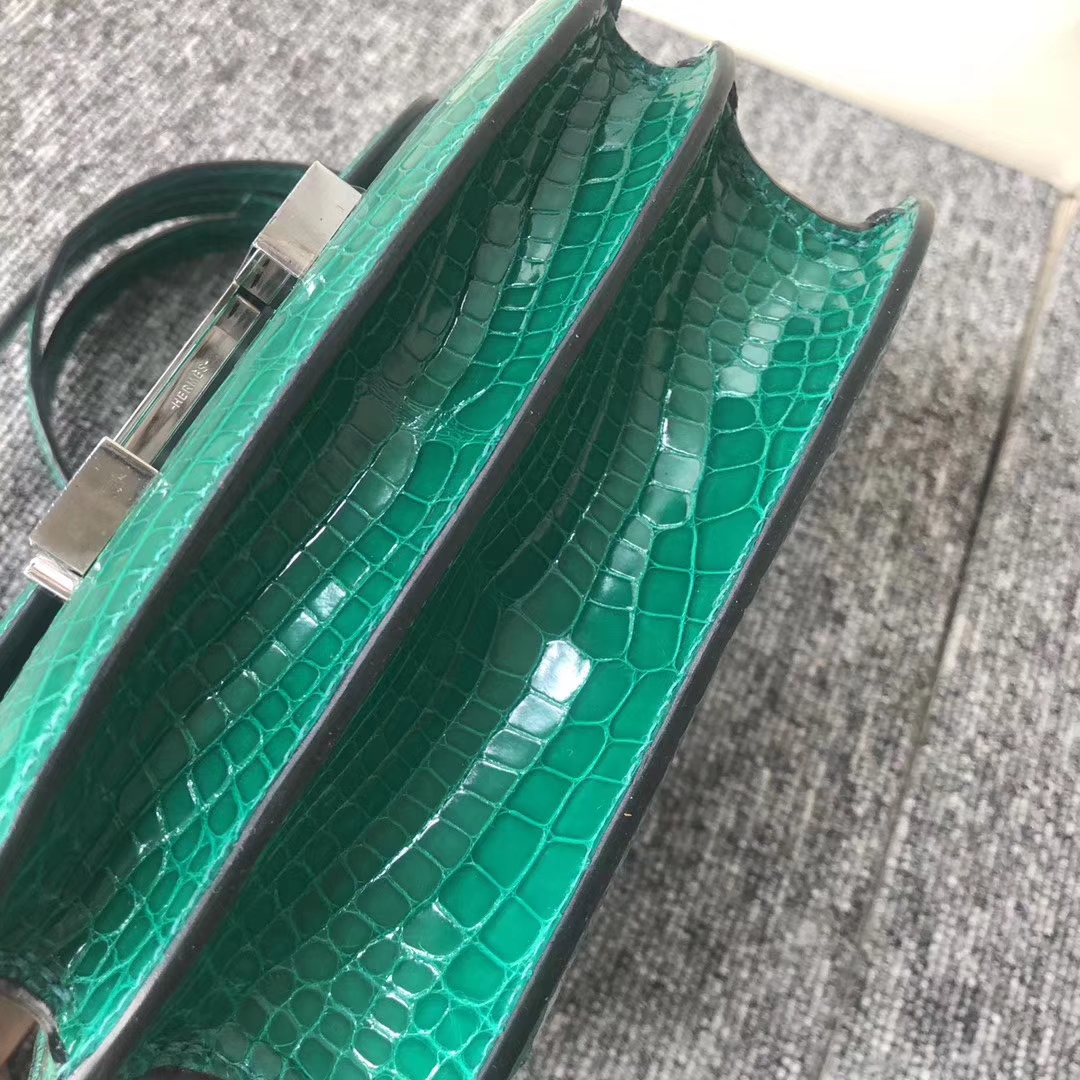 Stock Hermes 6Q Vert Emerald Shiny Alligator Crocodile Constance Bag18CM Silver Hardware