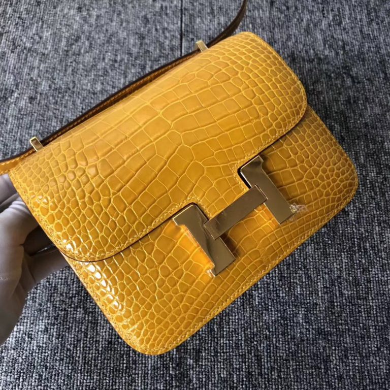 Hermes Shiny Crocodile Constance 18CM Bag in 9D Ambre Yellow Gold Hardware