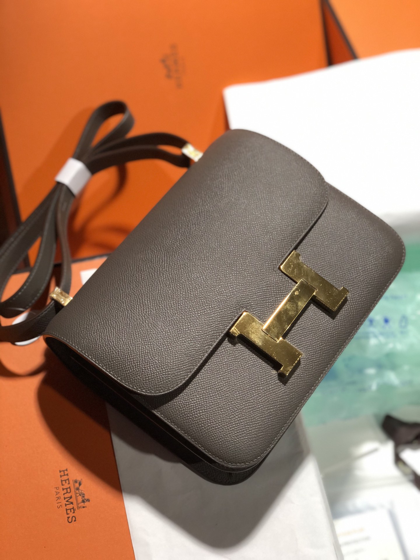 Noble Hermes Epsom Calf Constance24cm Bag in 8F Gris Etain Gold Hardware
