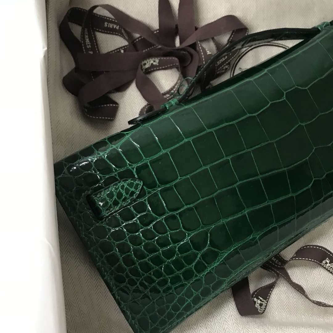 Elegant Hermes CK67 Vert Fonce Shiny Crocodile Leather Kelly Cut Evening Bag Gold Hardware