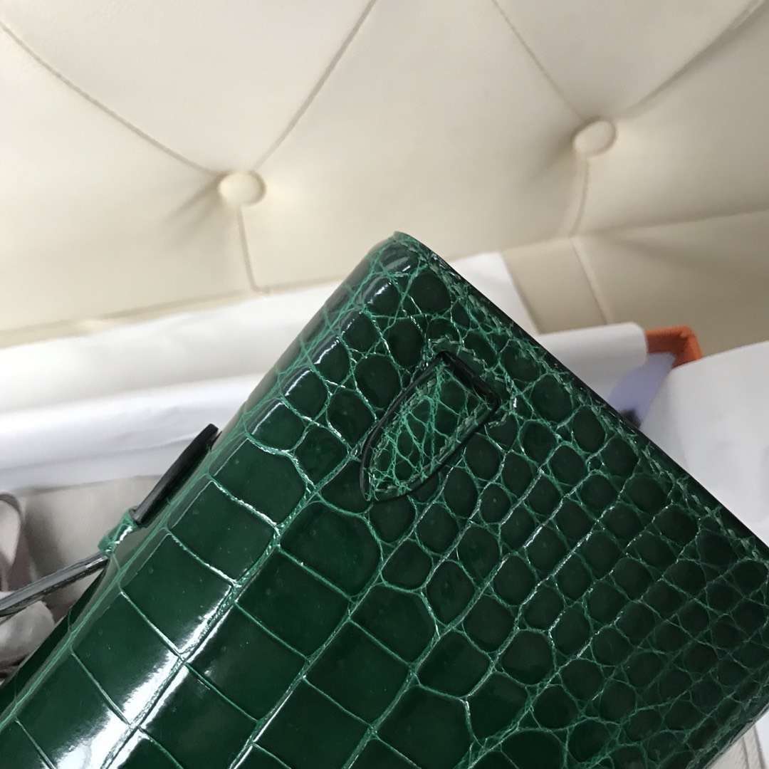 Elegant Hermes CK67 Vert Fonce Shiny Crocodile Leather Kelly Cut Evening Bag Gold Hardware