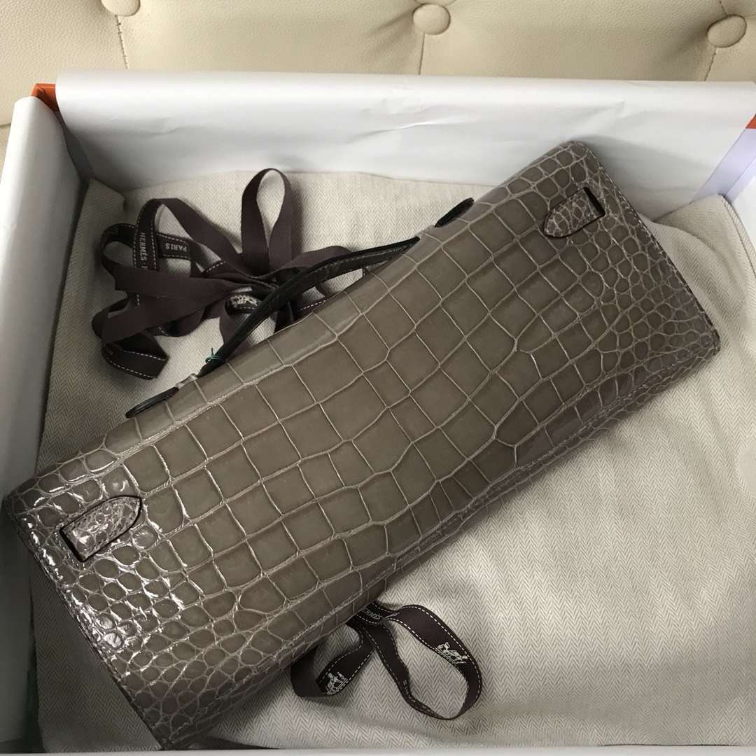 Fashion Hermes Shiny Crocodile Leather Kelly Cut Clutch Bag in CK81 Gris Tourterelle Gold Hardware