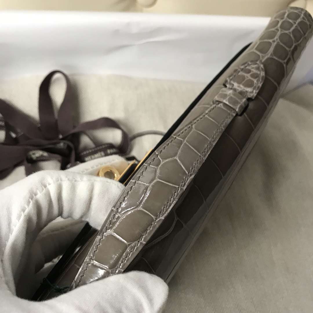 Fashion Hermes Shiny Crocodile Leather Kelly Cut Clutch Bag in CK81 Gris Tourterelle Gold Hardware