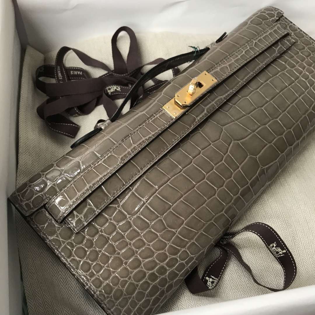 Fashion Hermes Shiny Crocodile Leather Kelly Cut Clutch Bag in CK81 Gris Tourterelle Gold Hardware