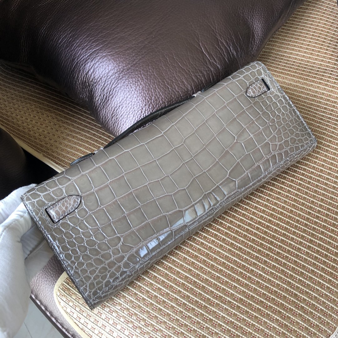 Stock Hermes CK81 Gris T Shiny Crocodile Kelly Cut Clutch Bag Gold/Silver Hardware