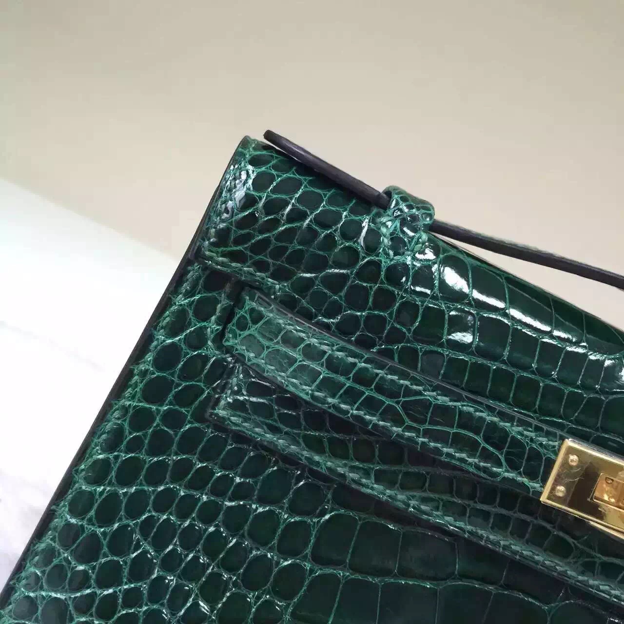 Hermes MiniKelly Pochette 22cm in CK67 Vert fonce Crocodile Leather