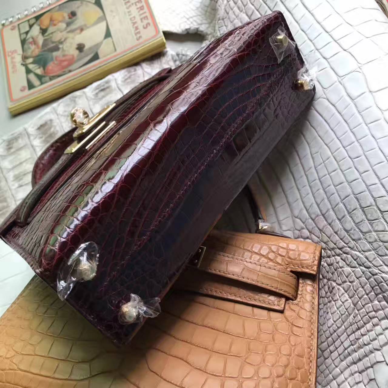 Hand Stitching Hermes Crocodile Shiny Minikelly-2 Clutch in CK57 Bordeaux