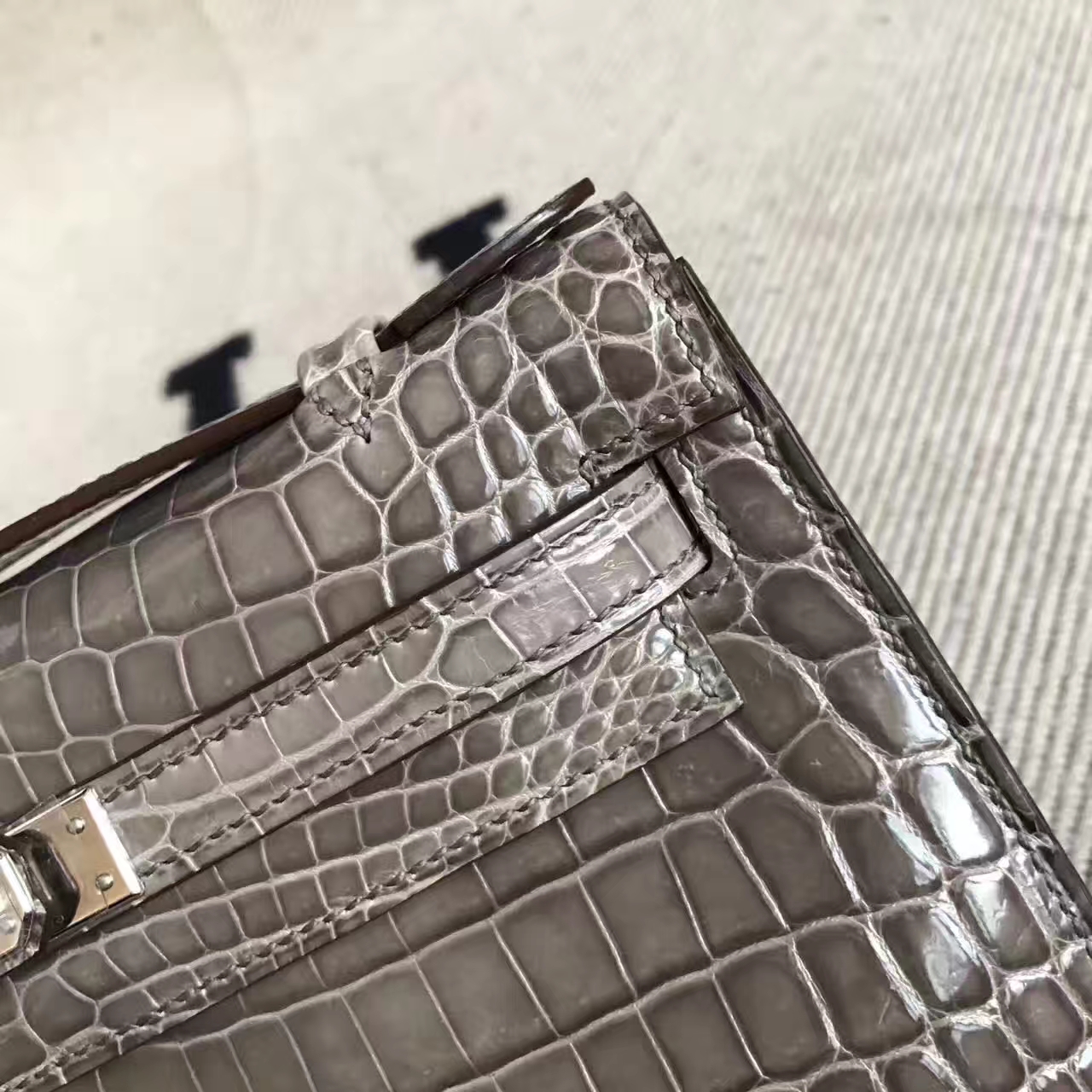 New Arrival Hermes C18 Etoupe Grey Crocodile Shiny Leather Minikelly Bag 22cm