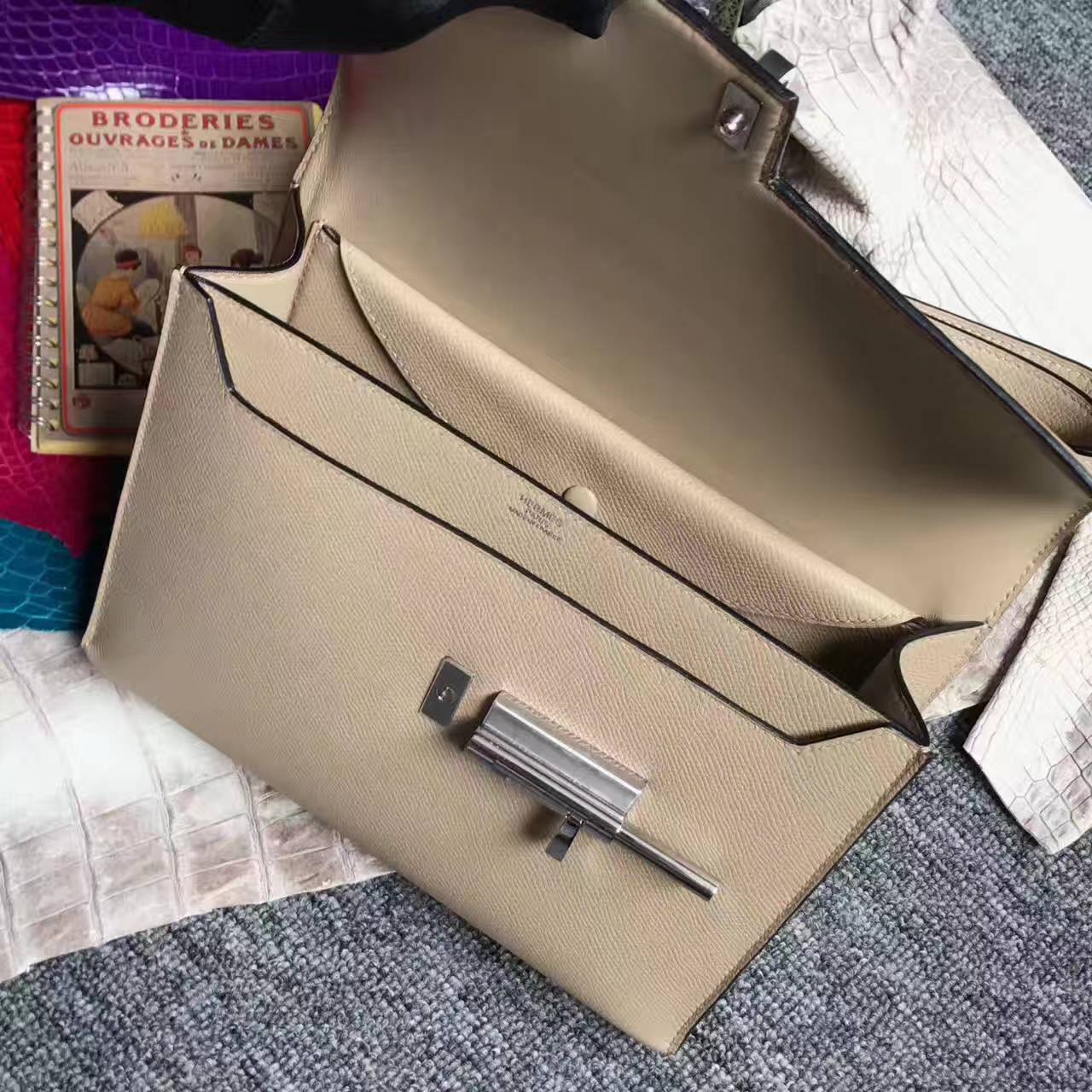 Hot Sale Hermes Verrou Shoulder Bag in C18 Gris Tourterelle Epsom Leather