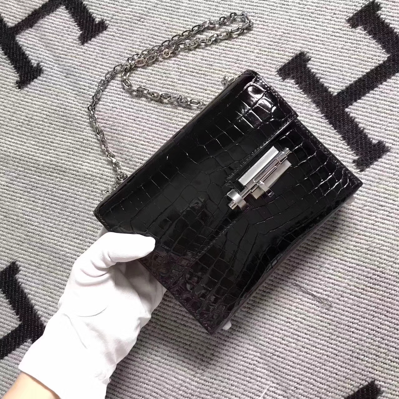 New Arrival Hermes Black Crocodile Shiny Verrou Chain Shoulder Bag Small Size