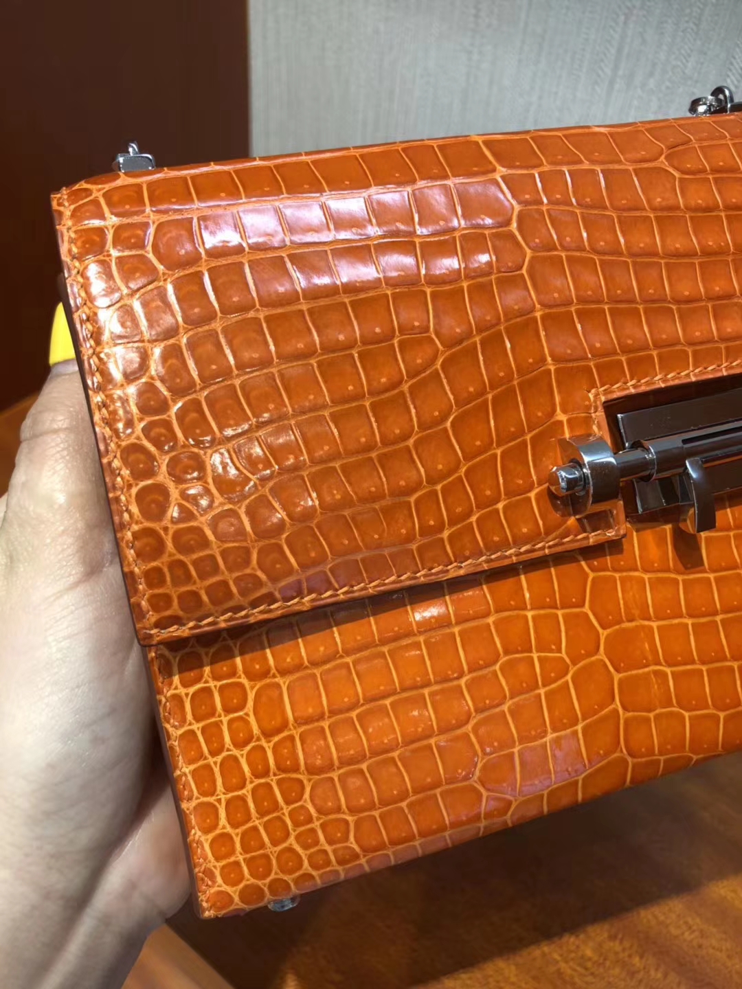 New Hermes 9J Orange Shiny Crocodile Leather Verrou Shoulder Bag17.5cm