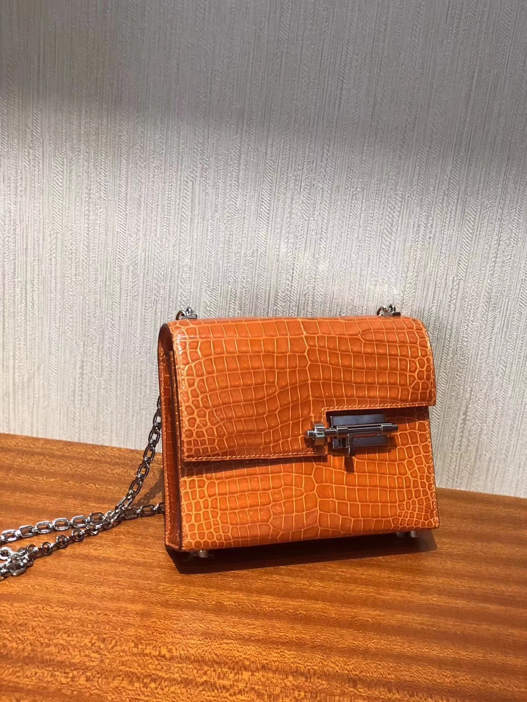 New Hermes 9J Orange Shiny Crocodile Leather Verrou Shoulder Bag17.5cm