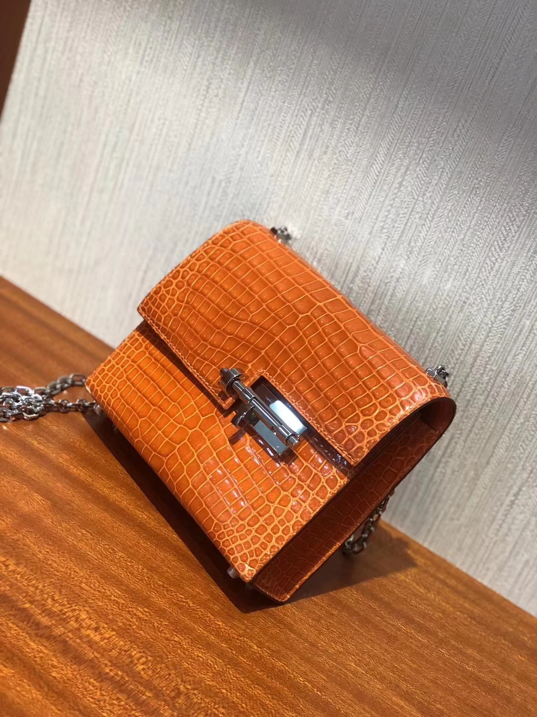 New Hermes 9J Orange Shiny Crocodile Leather Verrou Shoulder Bag17.5cm