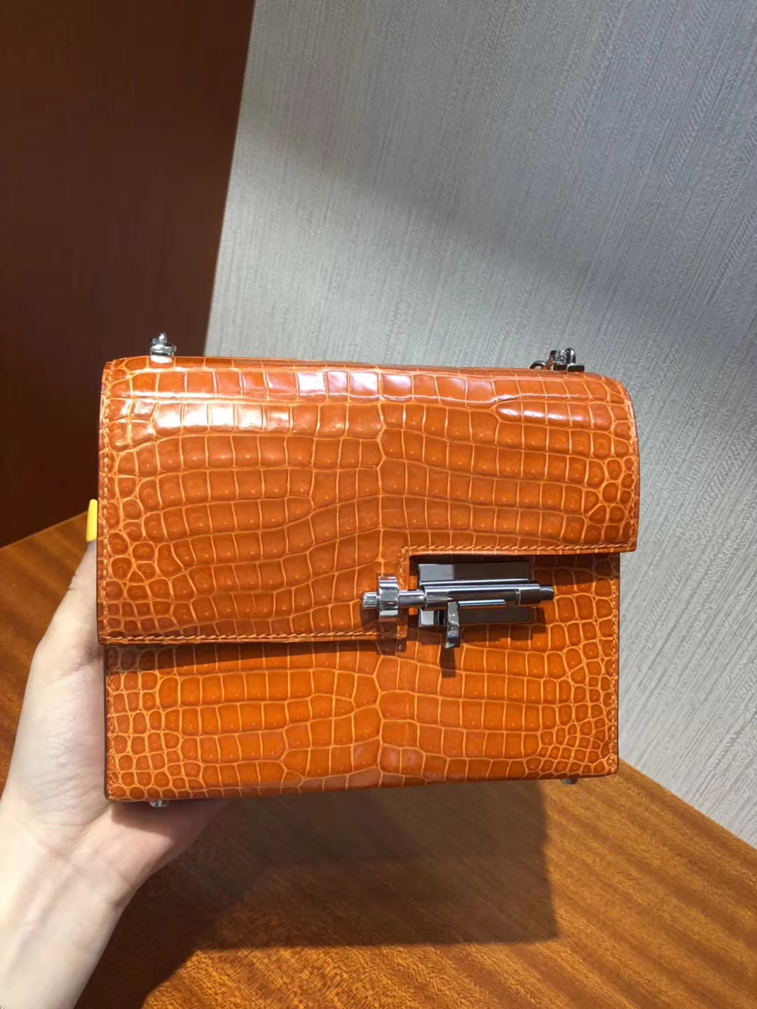 New Hermes 9J Orange Shiny Crocodile Leather Verrou Shoulder Bag17.5cm
