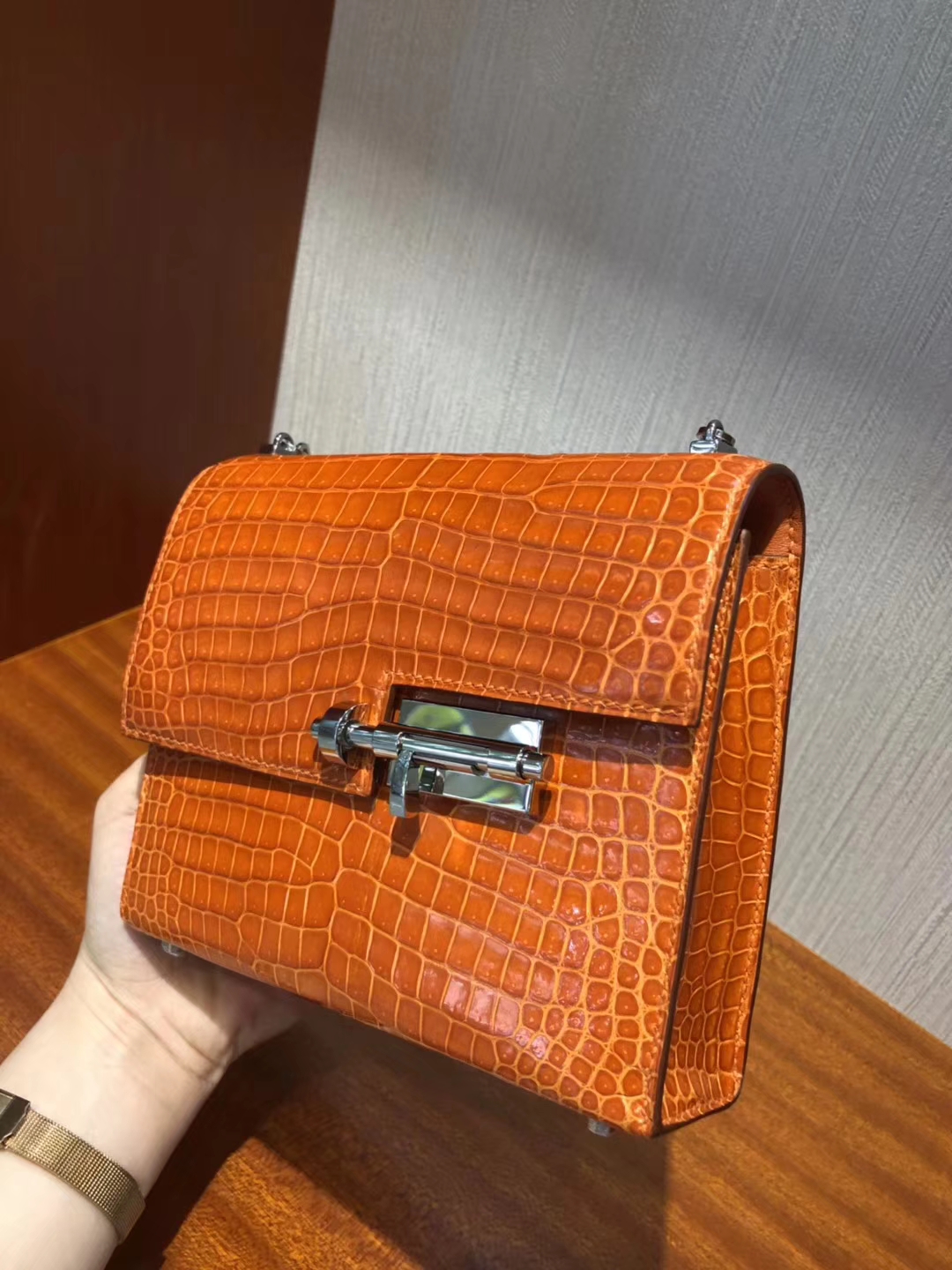 New Hermes 9J Orange Shiny Crocodile Leather Verrou Shoulder Bag17.5cm