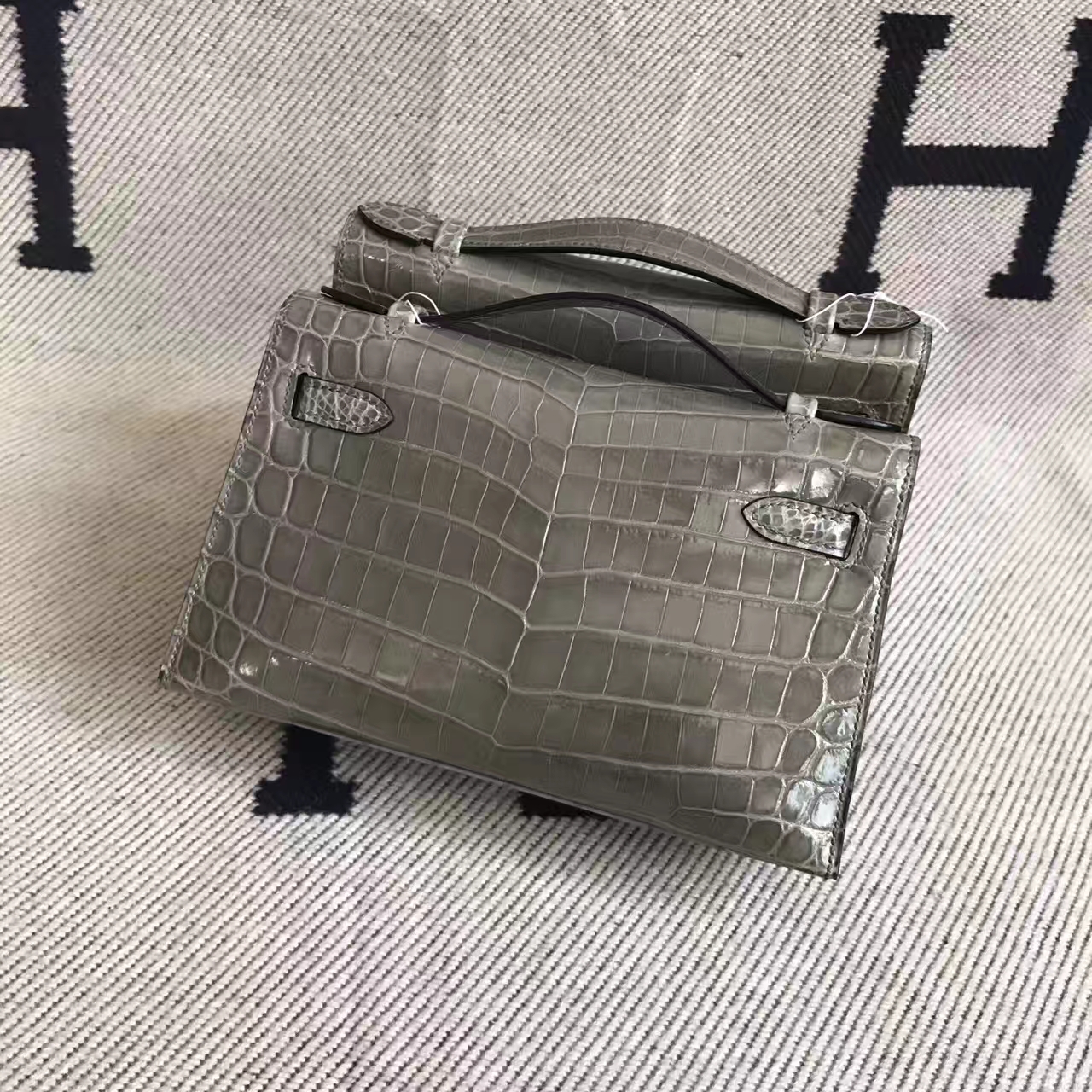 Hermes Minikelly Clutch Bag 22CM in CK81 Gris Tourterelle Crocodile Leather