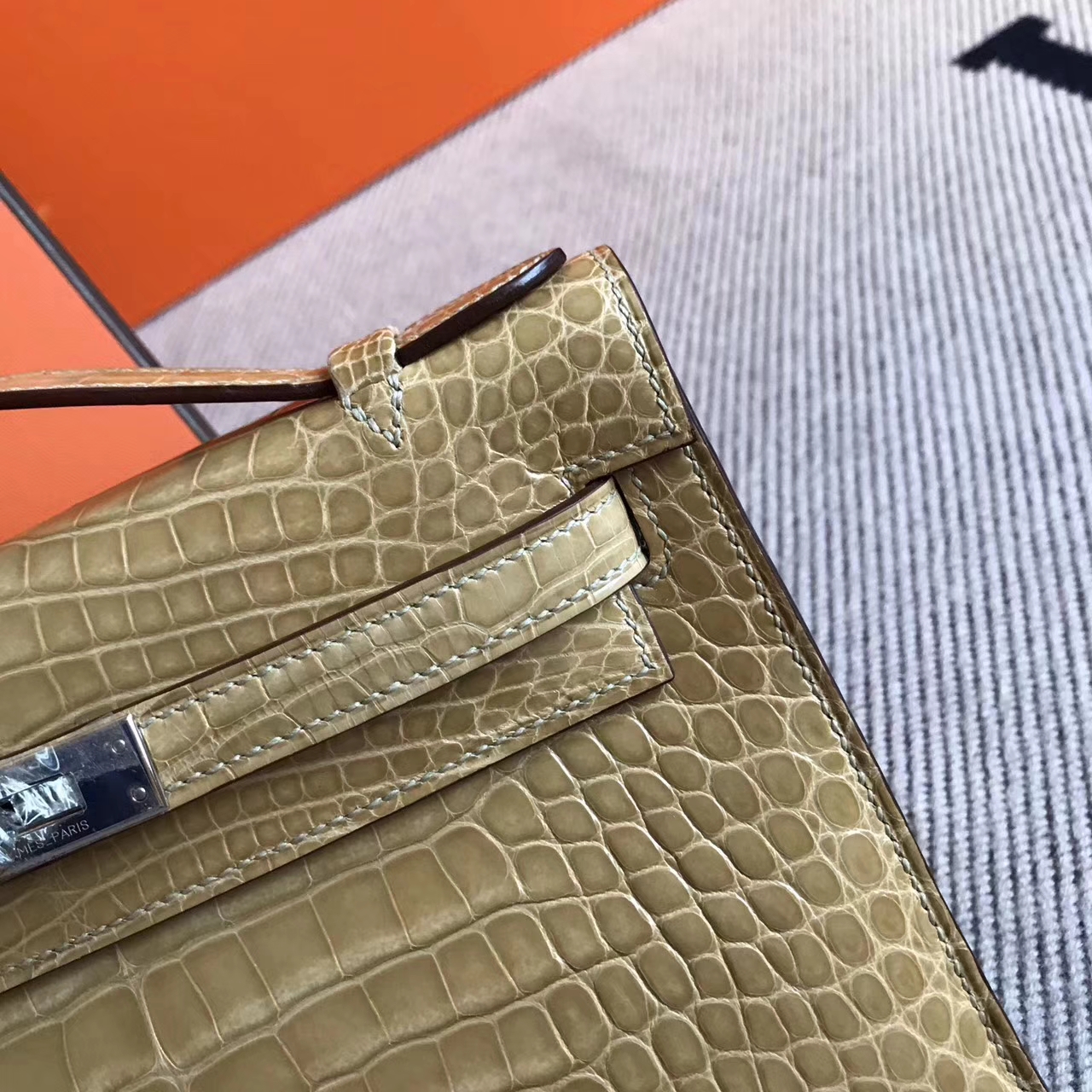 Hand Stitching Hermes Appricot Shiny Alligator Crocodile Minikelly Clutch Bag22cm
