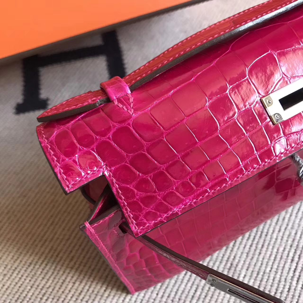 New Pretty Hermes Hot Pink Shiny Crocodile Leather Minikelly Bag22cm