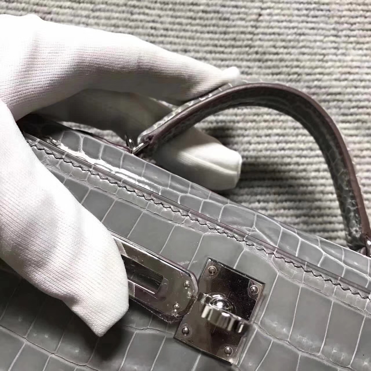 Wholesale Hermes Minikelly-2 Clutch Bag in CK81 Gris Tourterelle Crocodile Leather