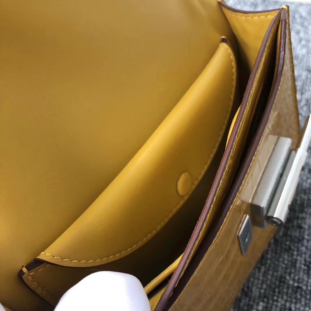 Luxury Discount Hermes Shiny Crocodile Verrou17CM Chain Bag 9D Ambre Yellow