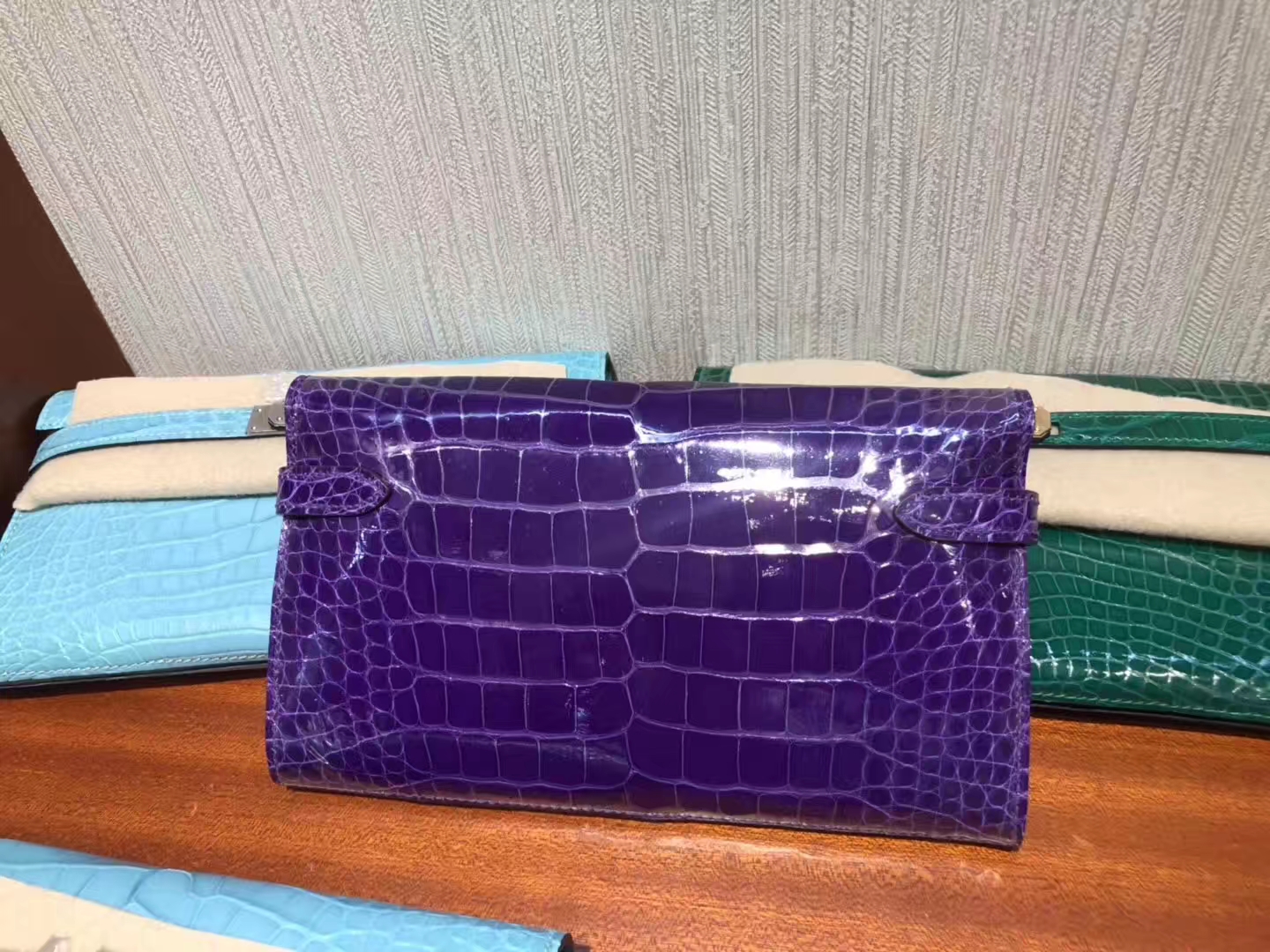 Luxury Hermes Shiny Crocodile Kelly Wallet Clutch Bag in 5L Ultraviolet Gold Hardware