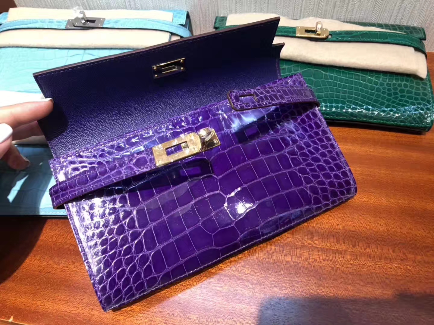 Luxury Hermes Shiny Crocodile Kelly Wallet Clutch Bag in 5L Ultraviolet Gold Hardware