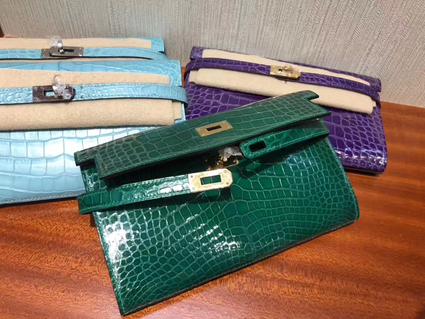 Luxury Hermes 6Q Vert Emerald Shiny Crocodile Kelly Wallet Clutch Bag Gold Hardware