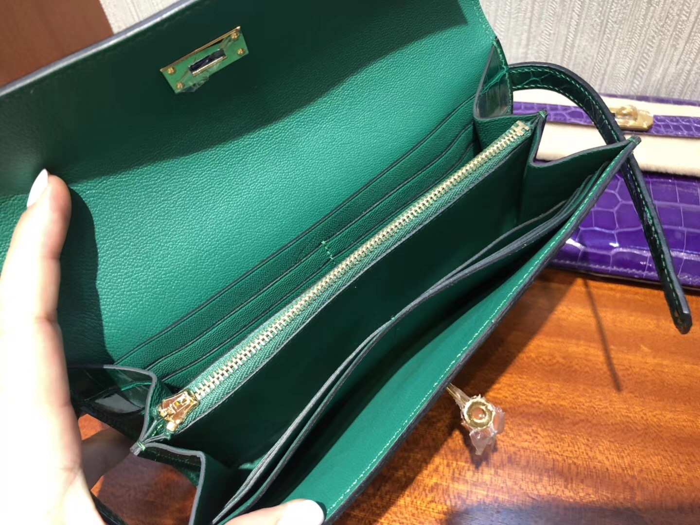 Luxury Hermes 6Q Vert Emerald Shiny Crocodile Kelly Wallet Clutch Bag Gold Hardware