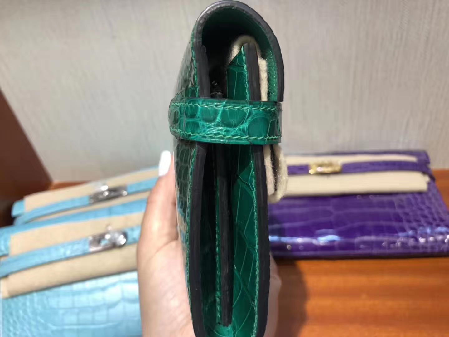 Luxury Hermes 6Q Vert Emerald Shiny Crocodile Kelly Wallet Clutch Bag Gold Hardware