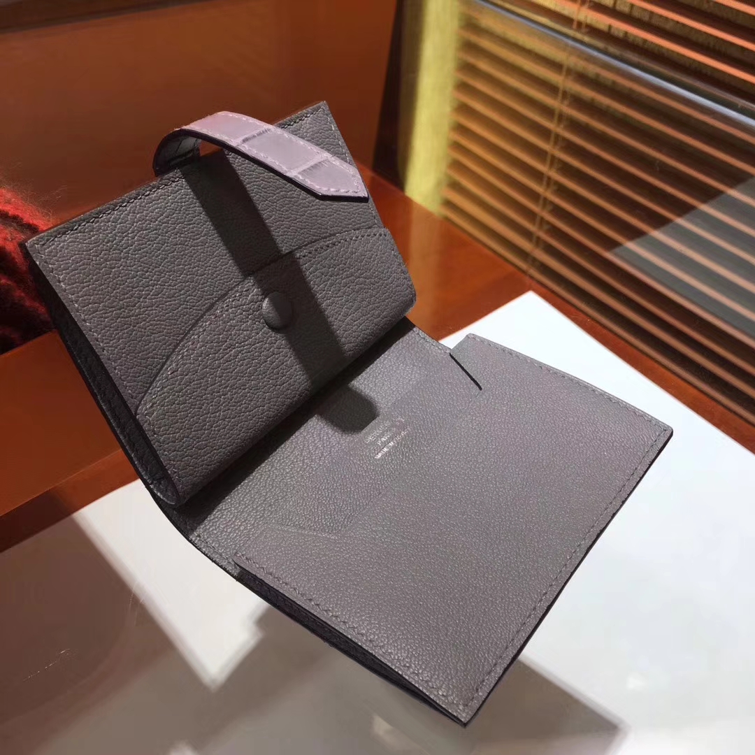 Elegant Hermes Short Bearn Wallet in Grey Crocodile Matt Leather