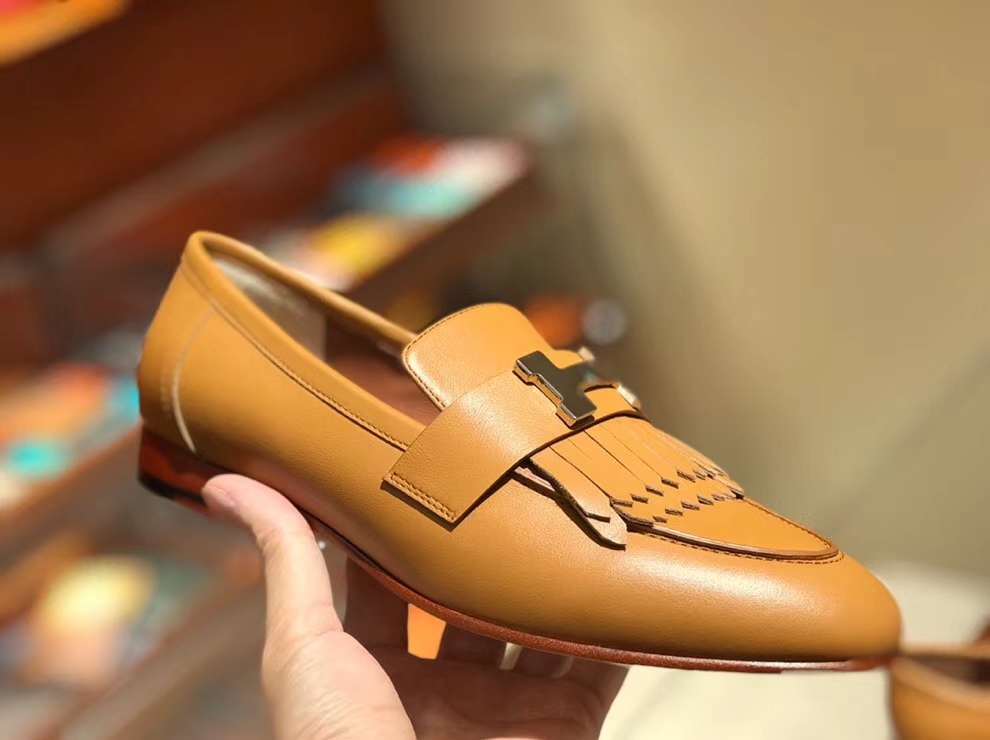 Fashion Hermes Autumn Chevre Leather H Hardware Women&#8217;s Flat Shoes in Khaki