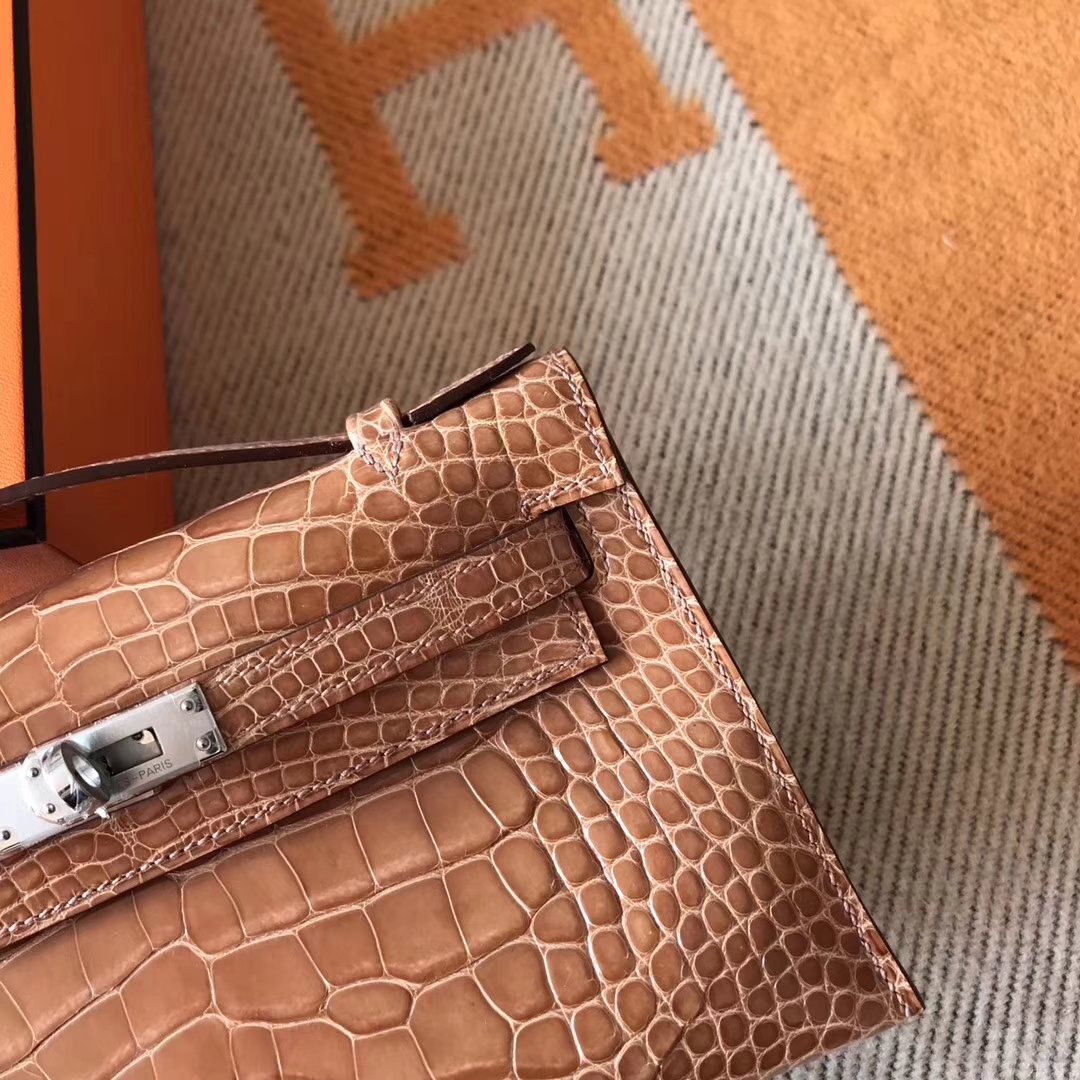 Elegant Hermes Caramel Color Shiny Crocodile Leather Minikelly Clutch Bag Silver Hardware