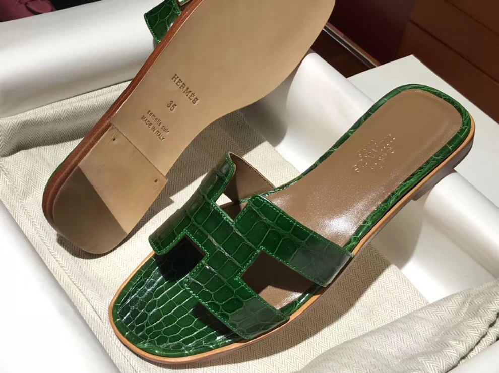 Elegant Hermes Shiny Crocodile Leather Women&#8217;s Sandals Shoes in Emerald Green