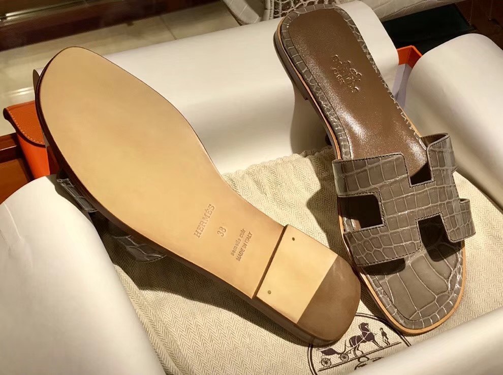 Discount Hermes Etoupe Grey Shiny Crocodile Women&#8217;s Flat Sandals 35-41