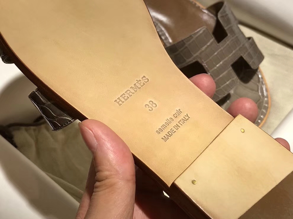 Discount Hermes Etoupe Grey Shiny Crocodile Women&#8217;s Flat Sandals 35-41