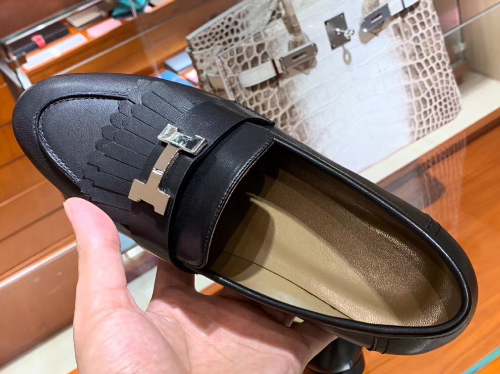 Hermes 2018 Autumn New Chevre Leather Fringe Flat Women&#8217;s Shoes in Black