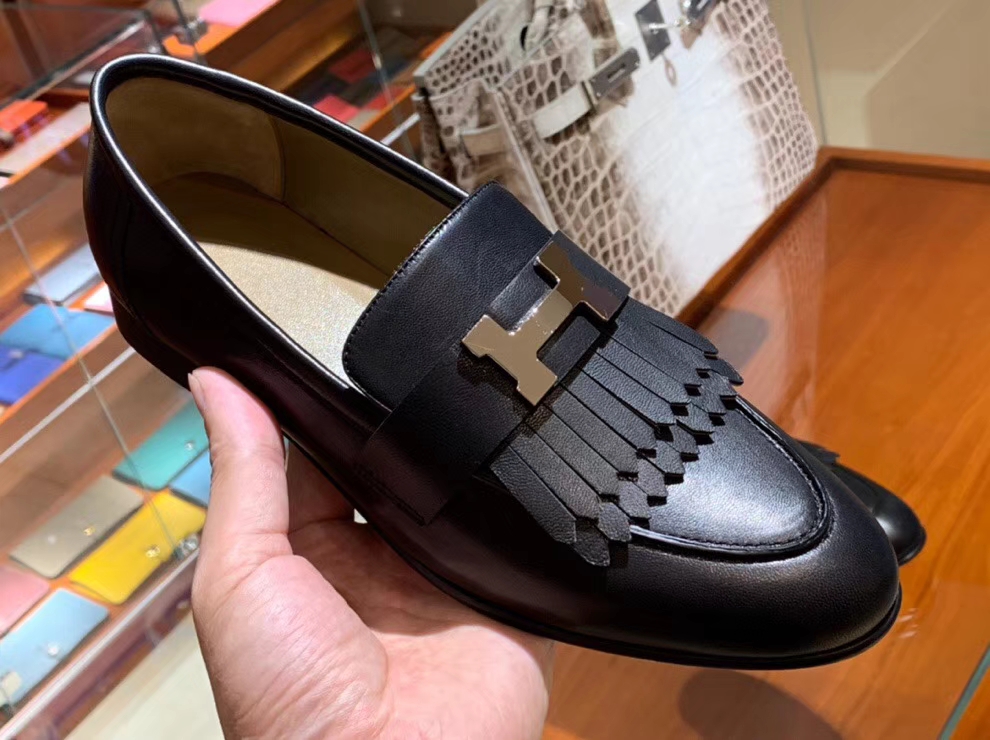 Hermes 2018 Autumn New Chevre Leather Fringe Flat Women&#8217;s Shoes in Black