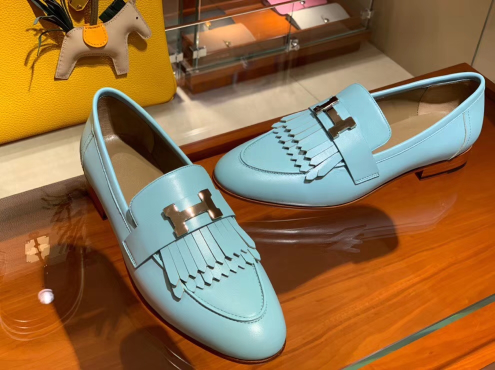 Noble Hermes 2018 Autumn New H Hardware Chevre Leather Flat Shoes in Blue Attol